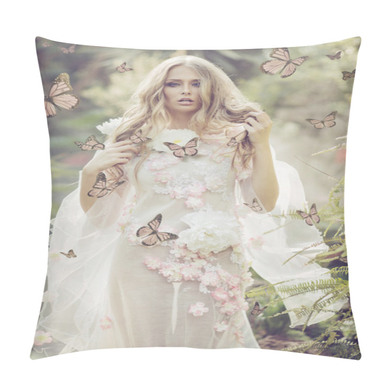 Personality  Portrhe Young Lady Among The Flying Butterflies Pillow Covers