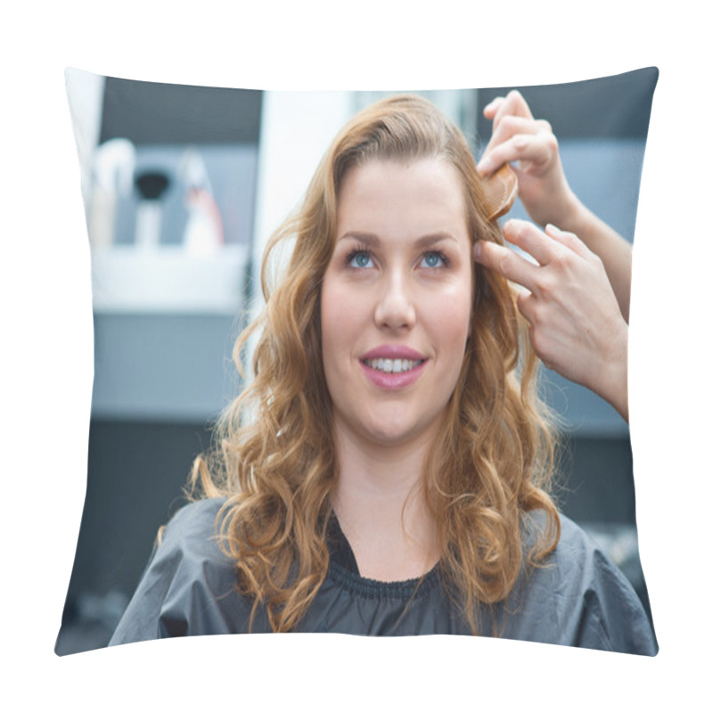 Personality  Woman In Hair Salon Pillow Covers