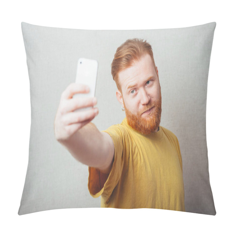 Personality  On A Gray Background Man With A Beard In A Yellow T-shirt Photo Of Yourself On Your Mobile Phone Pillow Covers