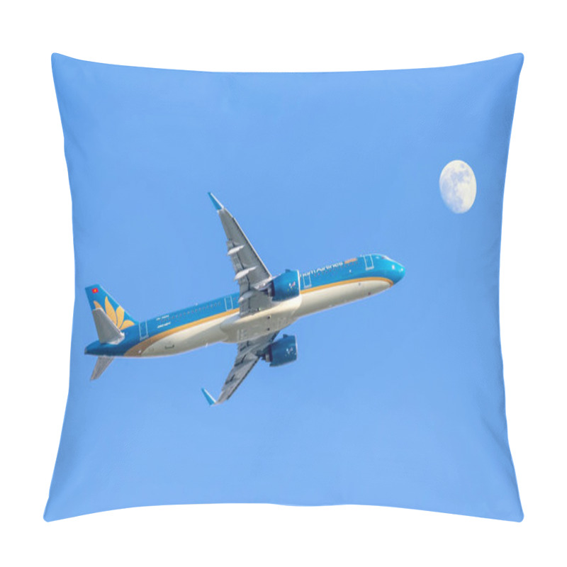 Personality  Ho Chi Minh City, Vietnam - September 11th, 2019: Airplane Airbus A321 Of Vietnam Airlines Flying Through Sky Prepare To Landing At Tan Son Nhat International Airport, Ho Chi Minh City, Vietnam Pillow Covers