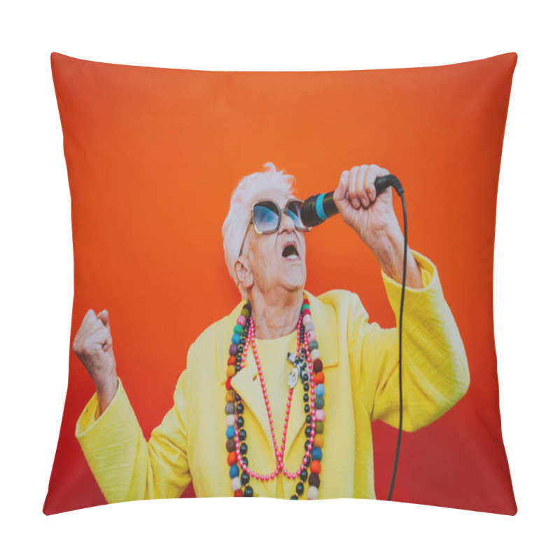 Personality  Funny Grandmother Portraits. Senior Old Woman Dressing Elegant F Pillow Covers