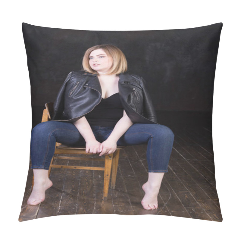 Personality  Beautiful Curvy Girl With Blond Hair And Cheerful Personality Pillow Covers