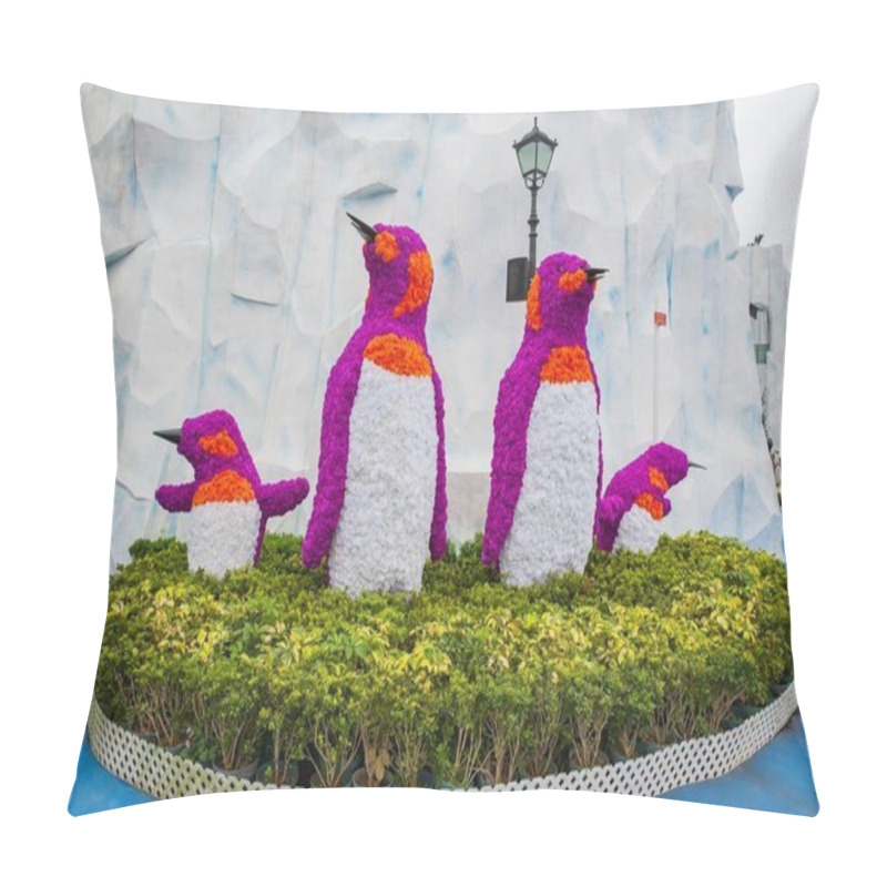 Personality  Hong Kong - March 18, 2016:Ocean Park Is A Marine Mammal Park, O Pillow Covers