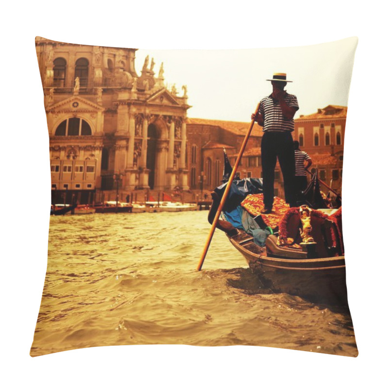 Personality  Traditional Venice Gandola Ride Pillow Covers