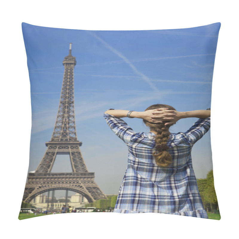 Personality  Beautiful Happy Woman In Front Of Paris Eiffel Tower Pillow Covers