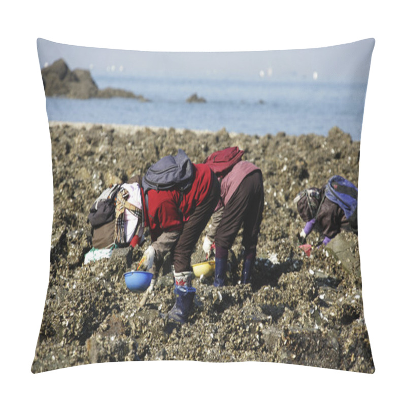 Personality  People At Fishing Village Pillow Covers