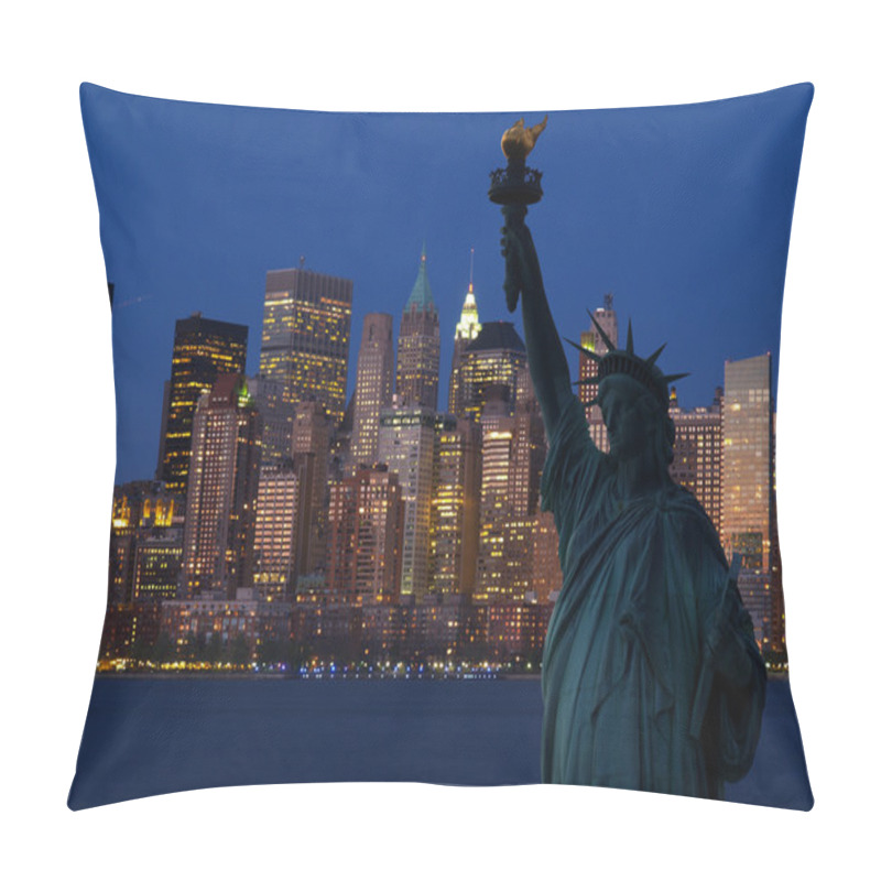 Personality  The Statue Of Liberty And Manhattan Skyline Pillow Covers