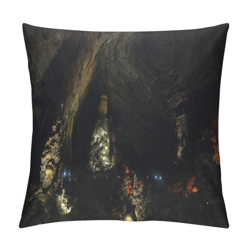 Personality  Explore The Breathtaking Limestone Formations In Cacahuamilpa Caves National Park During A Nighttime Adventure. The Intricate Stalagmites And Stalactites Are Illuminated By Soft Lights, Highlighting Their Unique Shapes. Pillow Covers