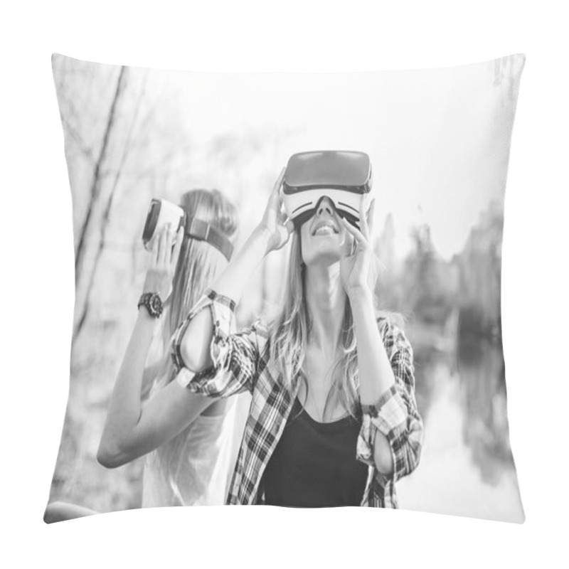 Personality  Girls Enjoy Virtual Reality Glasses Pillow Covers