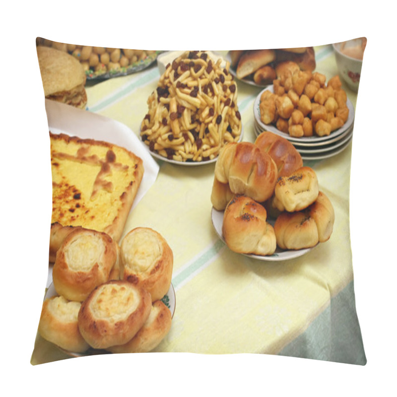 Personality  Table With Baking Pillow Covers