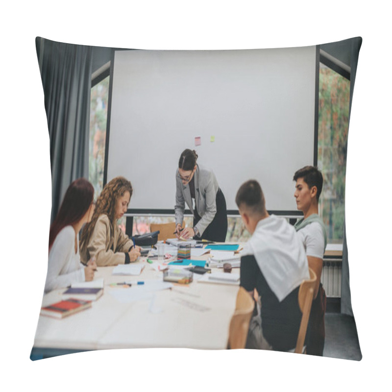 Personality  A Group Of Students Attentively Participating In A Lively Classroom Setting. They Work Together While A Teacher Provides Guidance, Fostering An Atmosphere Of Learning And Collaboration. Pillow Covers