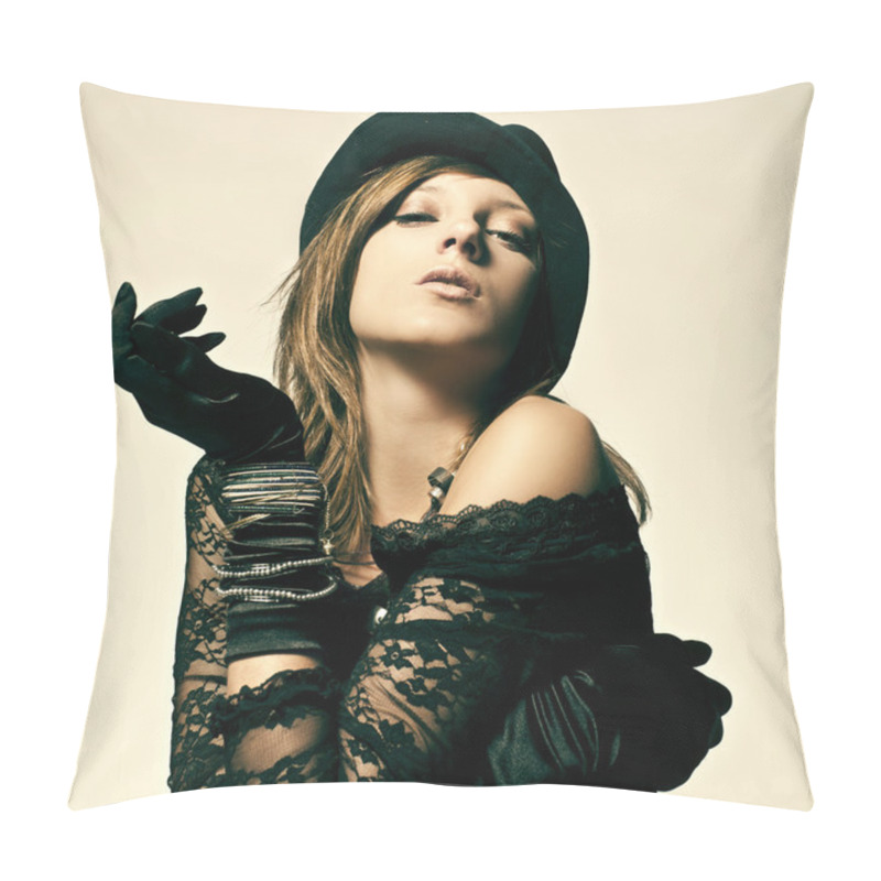 Personality  Close-up Portrait Of A Beautiful Fashion Retro Mod Pillow Covers