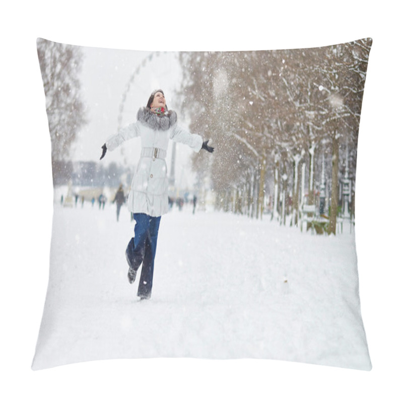 Personality  Girl Enjoying Rare Snowy Winter Day In Paris Pillow Covers