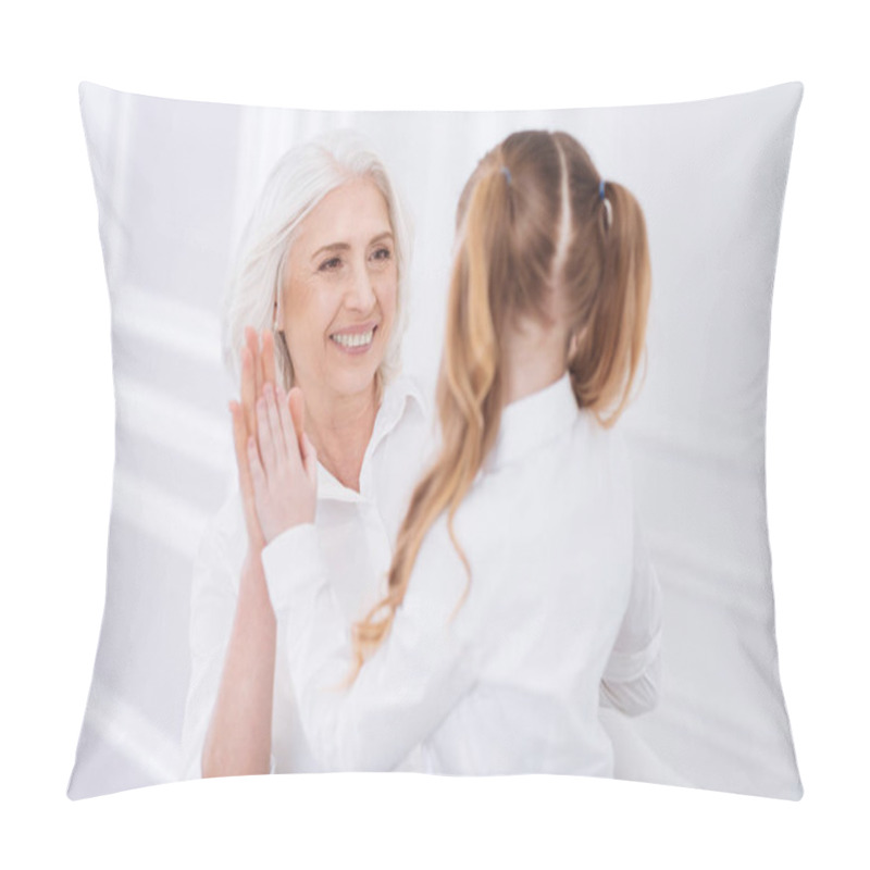 Personality  Cheerful Woman And Little Girl Clapping Hands Pillow Covers