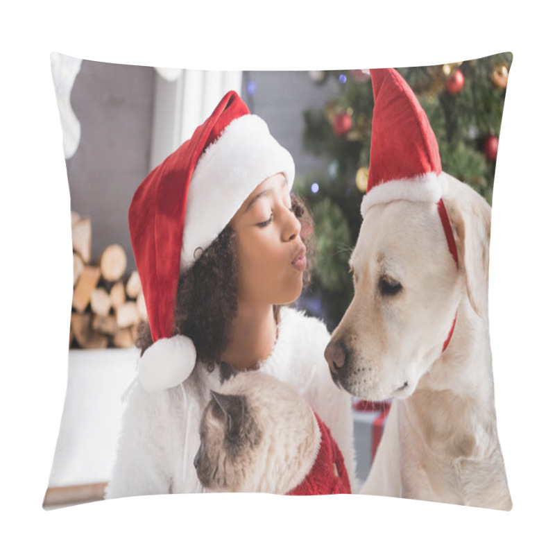 Personality  African American Girl In Santa Hat Sending Air Kiss To Labrador While Holding Fluffy Cat On Blurred Background Pillow Covers