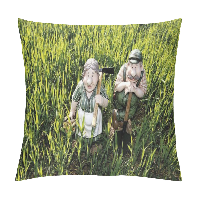 Personality  Garden Gnomes Decoration Objects In Grass Pillow Covers