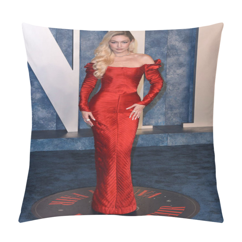 Personality  LOS ANGELES - MAR 12:  Gigi Hadid At The 2023 Vanity Fair Oscar Party At The Wallis Annenberg Center For The Performing Arts On March 12, 2023 In Beverly Hills, CA Pillow Covers