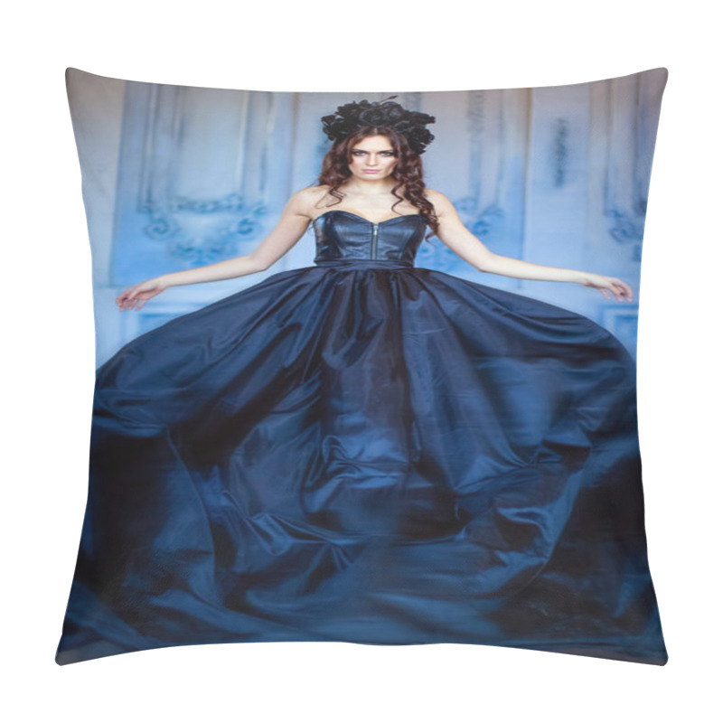 Personality  Long Haired Sensual Brunette With A Wreath Of Black Flowers Stan Pillow Covers