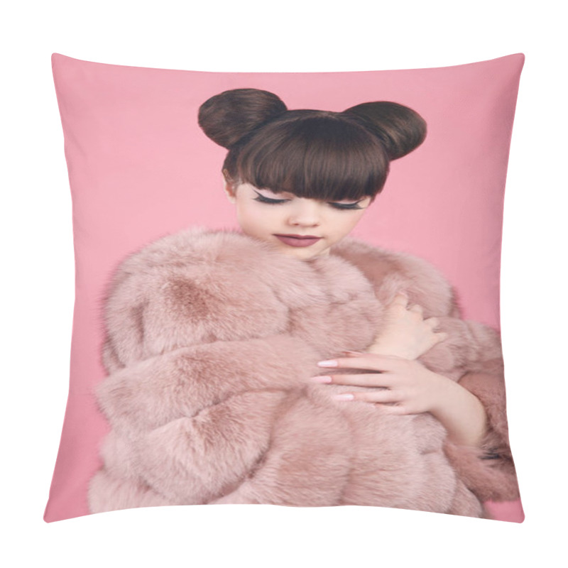 Personality  Beauty Makeup. Fashion Teen Girl Model In Fur Coat. Brunette Wit Pillow Covers