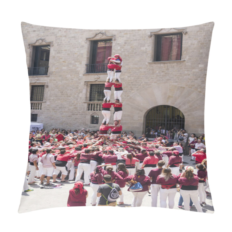 Personality  Castles Human Tower Pillow Covers