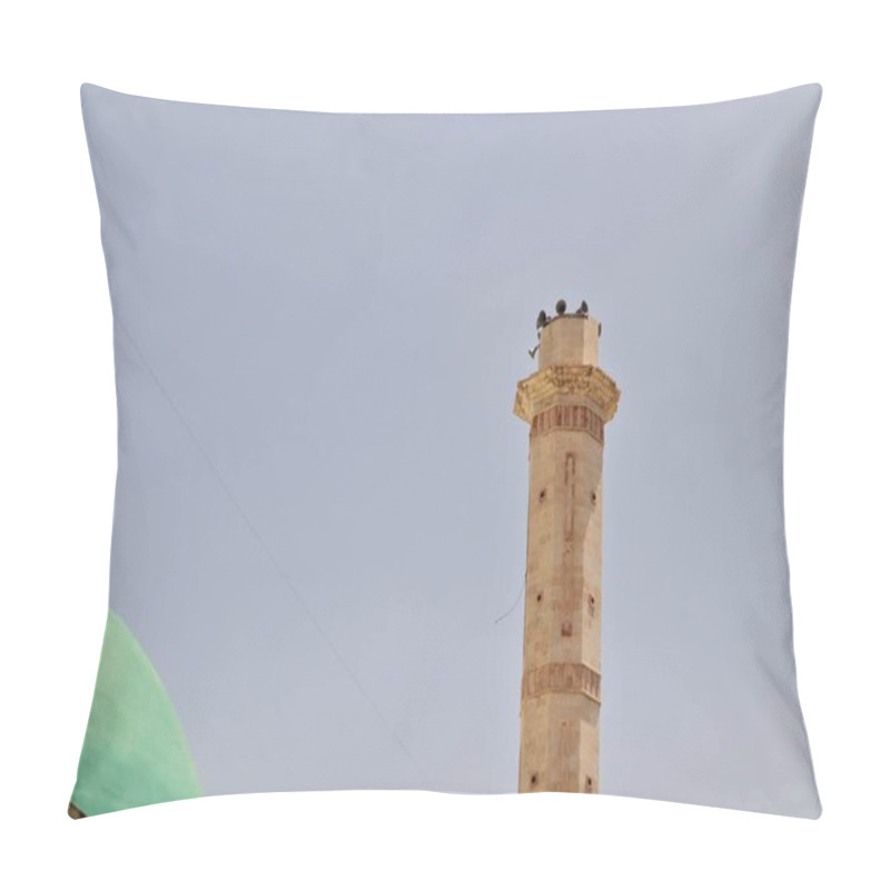 Personality  Aleppo, Syria, On June 08, 2024. The Aftermath Of The 2023 Earthquake Is Still Visible On Abu Bakr Al-Siddiq Mosque, With The Mosque's Minaret Head Fallen. Pillow Covers