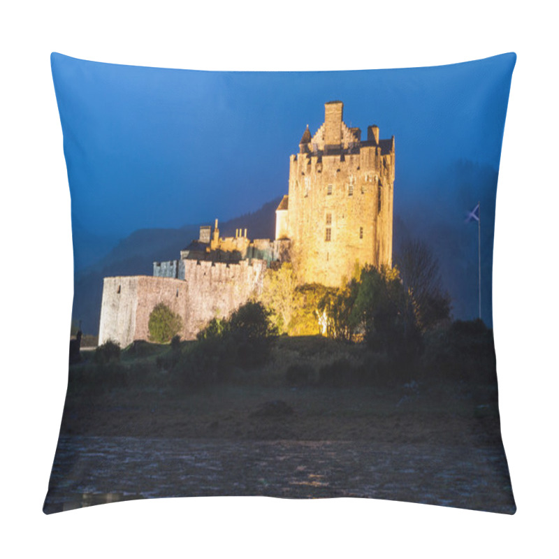 Personality  Eilean Donan Castle At Dusk, Scotland, Uk Pillow Covers