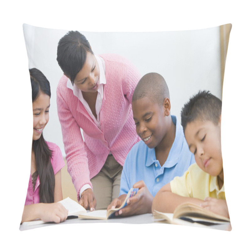 Personality  Teacher Helping Elementary School Reading Group Pillow Covers