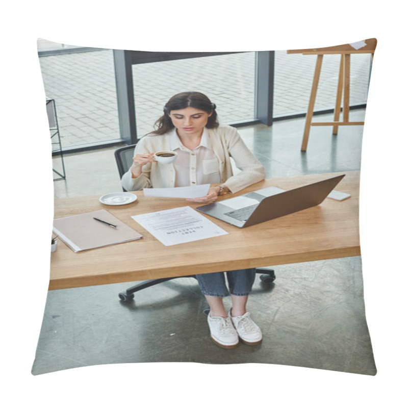 Personality  A Businesswoman Sits With A Laptop In A Modern Office, Working On Franchising Concepts And Strategies. Pillow Covers