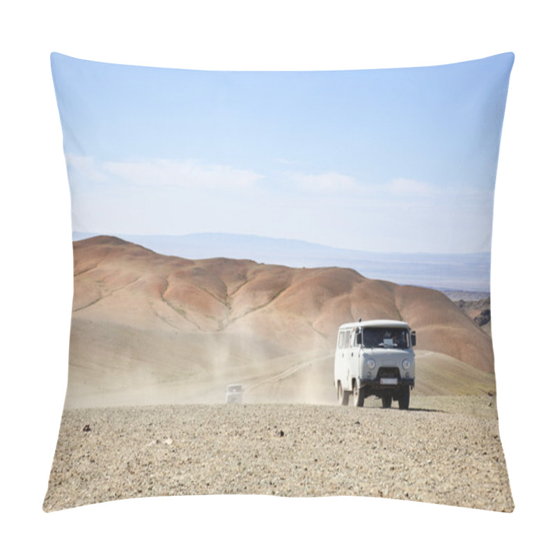 Personality  Speed In The Desert Pillow Covers