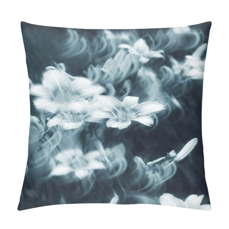 Personality  Soft Focus Monochrome Flowers Creating A Dreamy, Ethereal Atmosphere. Pillow Covers