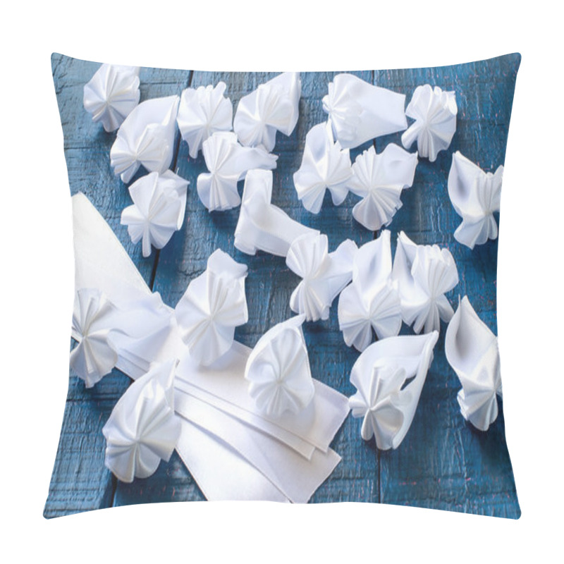 Personality  Making Components In The Shape Of A Flower For Bows In The Art K Pillow Covers