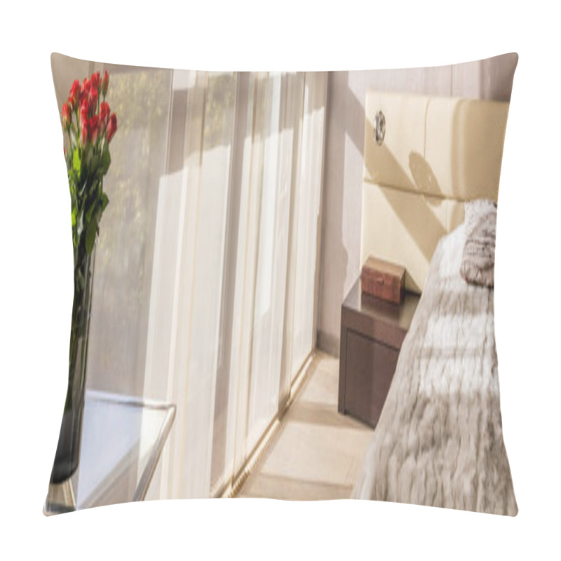 Personality  Bedroom With Bunch Of Roses Pillow Covers