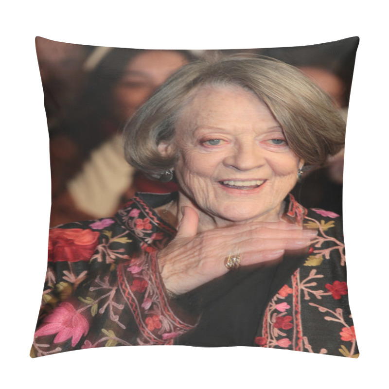 Personality  Actress Dame Maggie Smith Pillow Covers