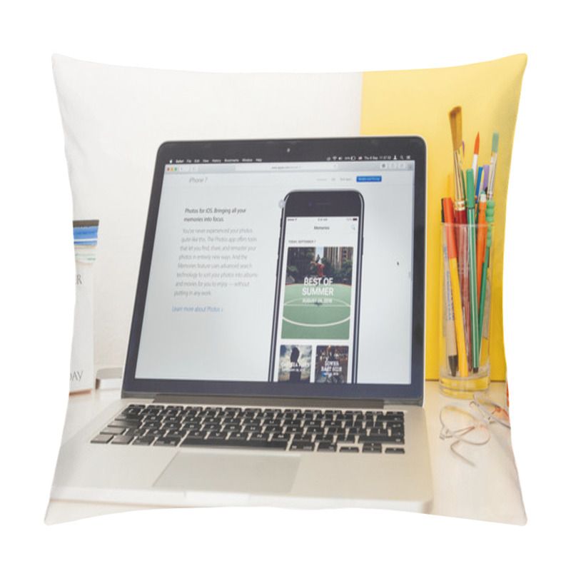 Personality  Apple Computers Website Showcasing The Pillow Covers