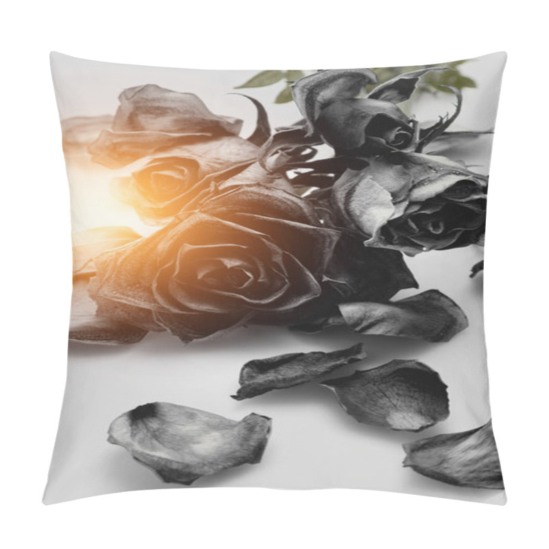 Personality  Close-up Of Wilted Black Roses Pillow Covers