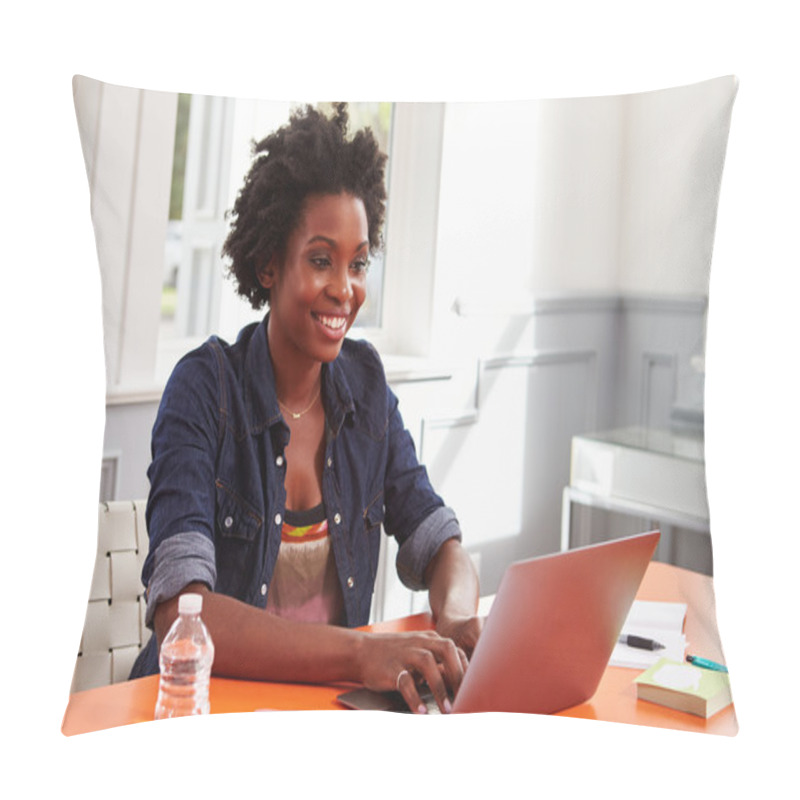 Personality  Young Black Woman Using Laptop  Pillow Covers