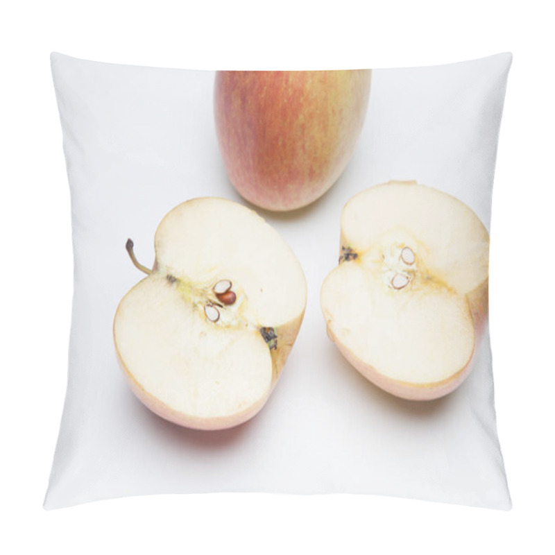 Personality  Apple, Rich In Vitamins And With Many Properties, You Can Eat It At Breakfast, As A Dessert At Lunch Or At Lunch And Dinner, You Can Eat It Raw Or Cooked. They Make Cakes, Jams. As Ingredients In Salty Cooking, It Is Used As A Stumble In Salads. Pillow Covers