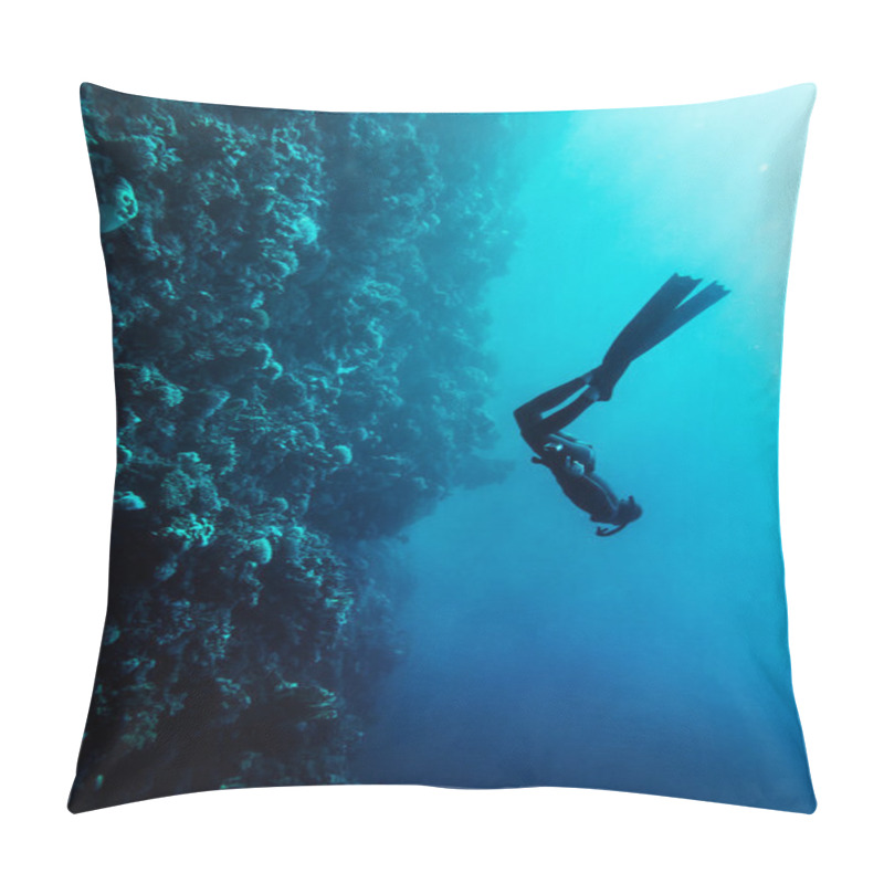 Personality  Freediver Swim In The Sea Pillow Covers