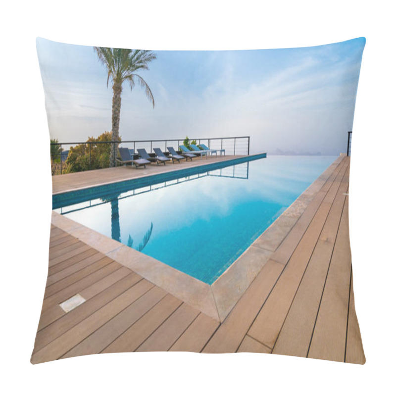 Personality  Al Hamra, Oman - 04.08.2018: Infinity Pool In A Resort Of Arabian Desert. Luxury Resort In Oman. Fancy Holiday In Arabian Desert. Pillow Covers