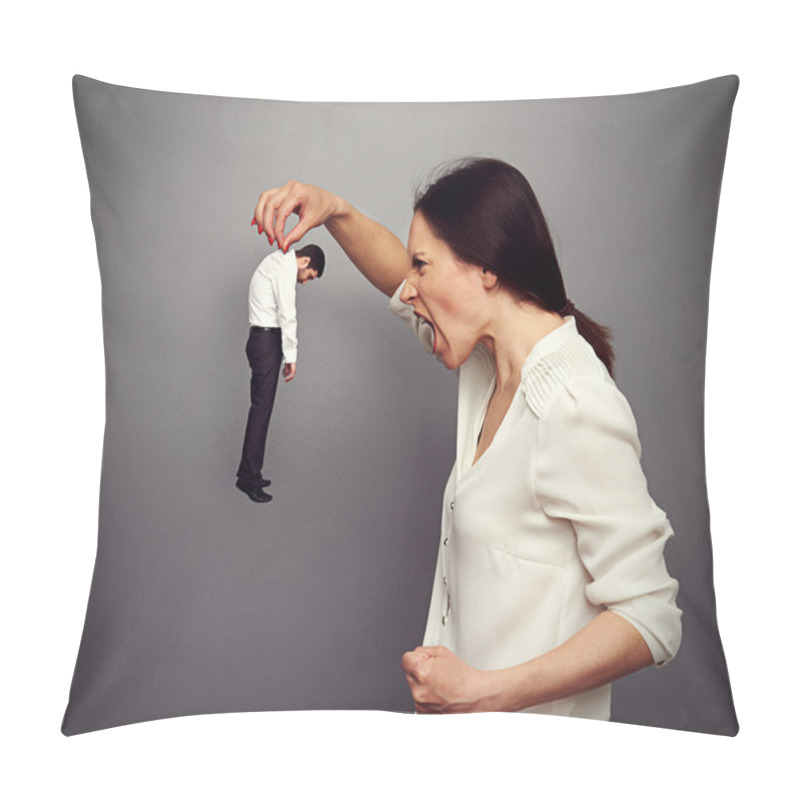 Personality  Big Boss Screaming At The Small Subordinate Pillow Covers