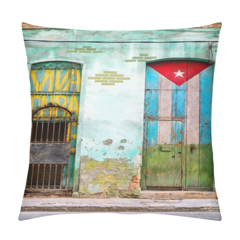 Personality  Old  House In Havana With A Painted Cuban Flag Pillow Covers