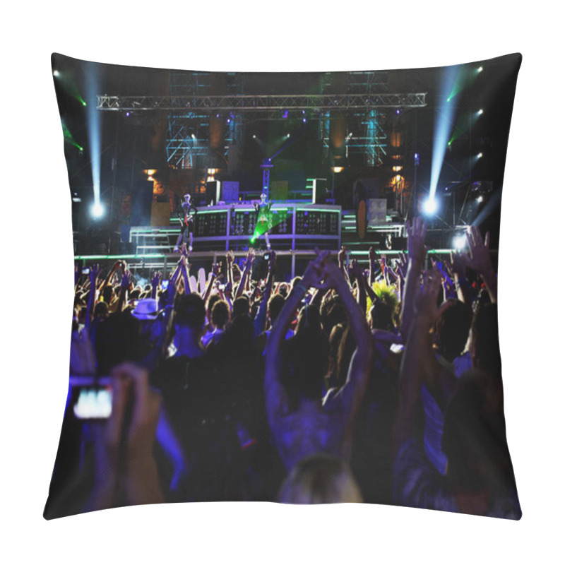 Personality  Dancing In Outdoor Nightclub Pillow Covers