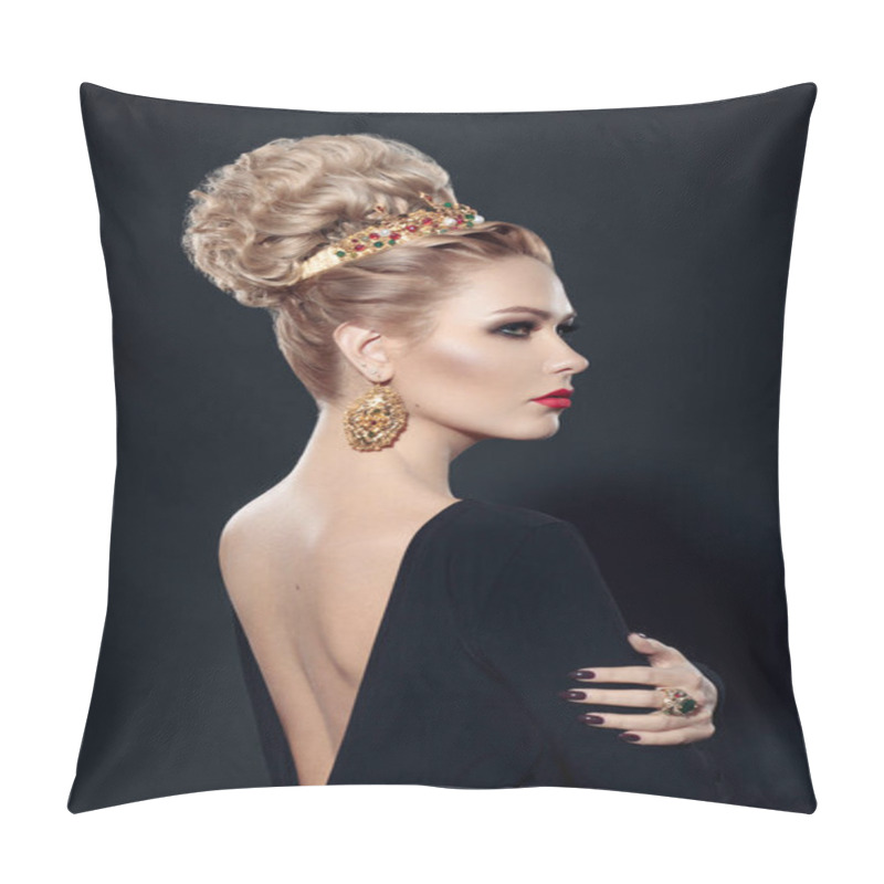 Personality  Back View Of A Stylish Blonde Young Woman With Hairdressing, Makeup, Over Black Background. Pillow Covers