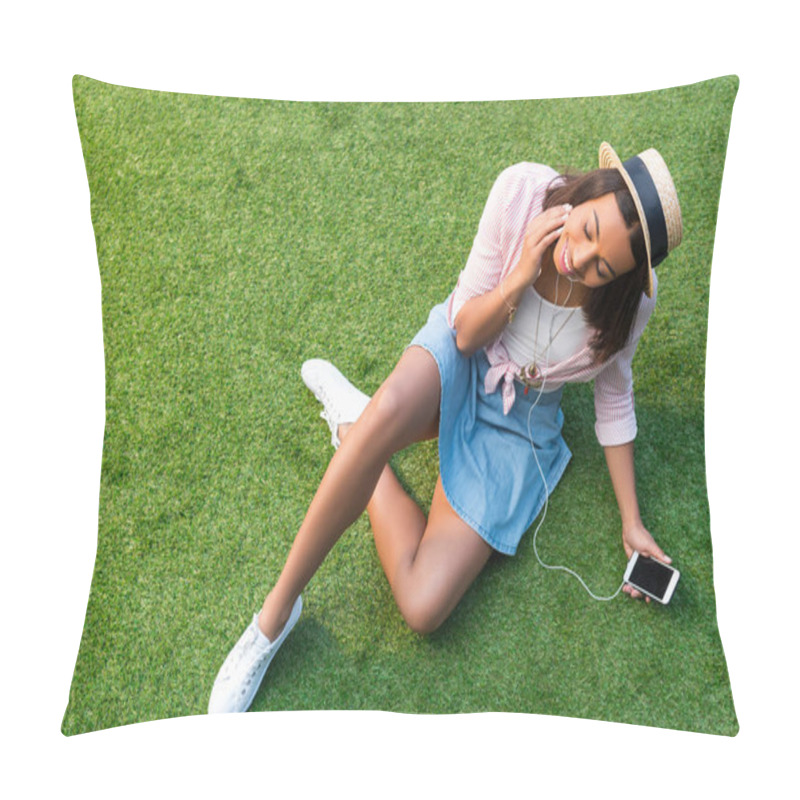 Personality  African American Girl Using Smartphone Pillow Covers