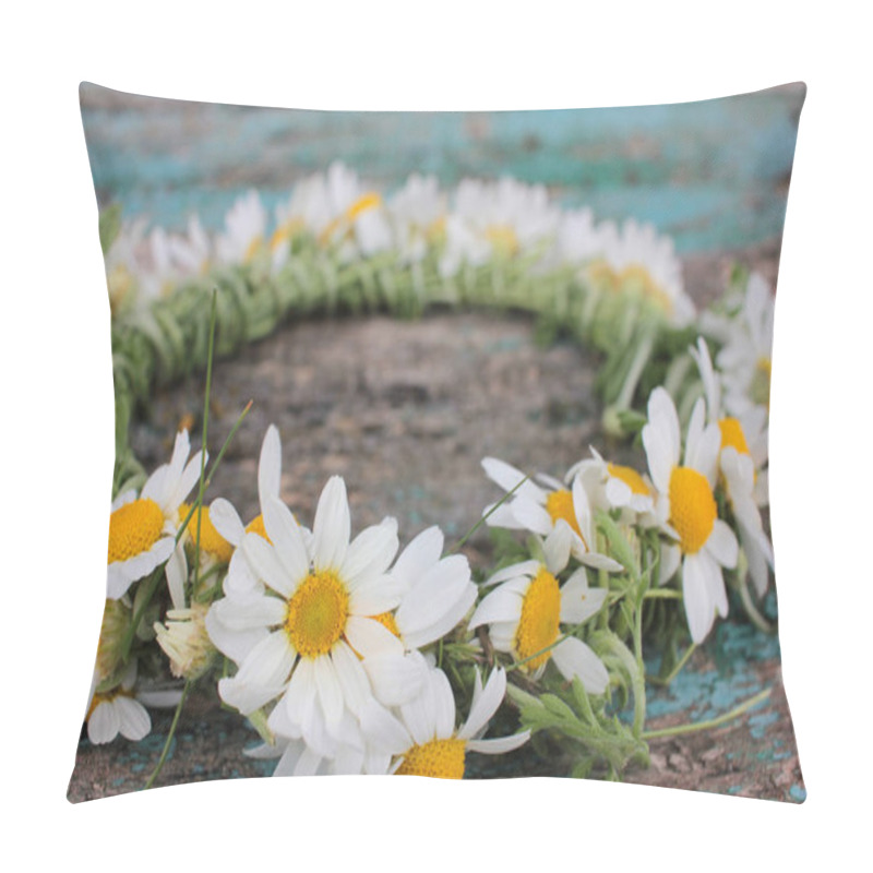 Personality  Wreath Made Of Daisy Wildflowers On Rustic Wooden Background With Copy Space. Chamomile Flowers Crown On Midsummer. Top View, Flat Lay Pillow Covers