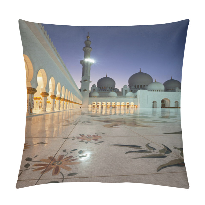 Personality  Night Shot From Abu Dhabi Sheikh Zayed Mosque Pillow Covers