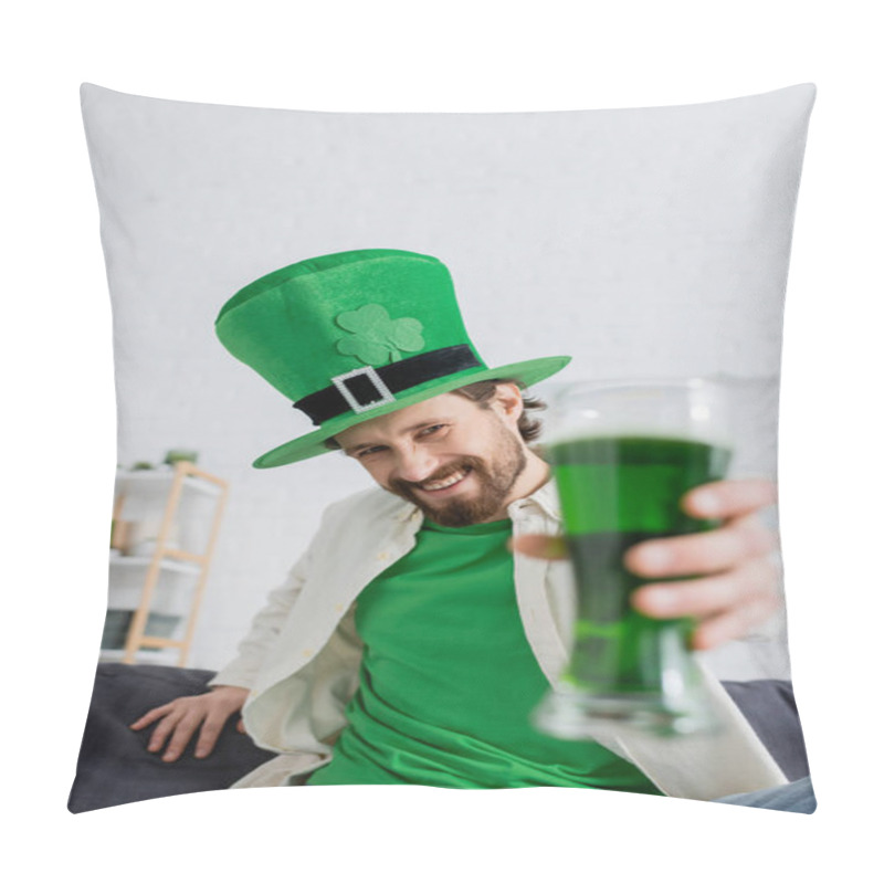 Personality  Smiling Man In Hat Holding Blurred Green Beer During Saint Patrick Celebration At Home  Pillow Covers