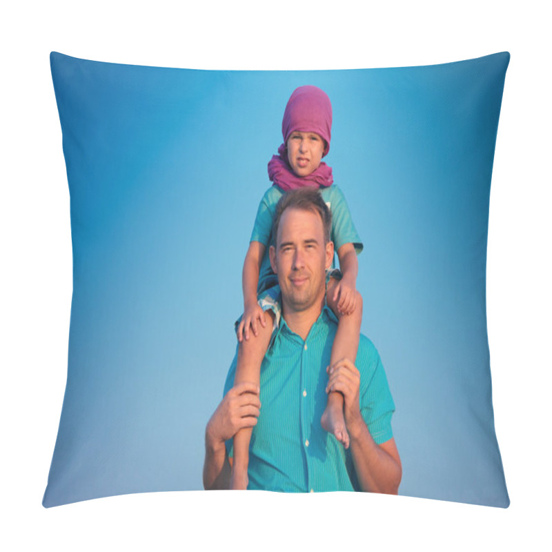 Personality  Little Boy Sitting On Father's Shoulders Pillow Covers