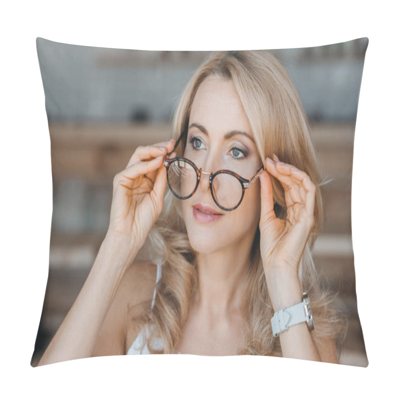 Personality  Beautiful Middle Aged Woman With Eyeglasses Pillow Covers