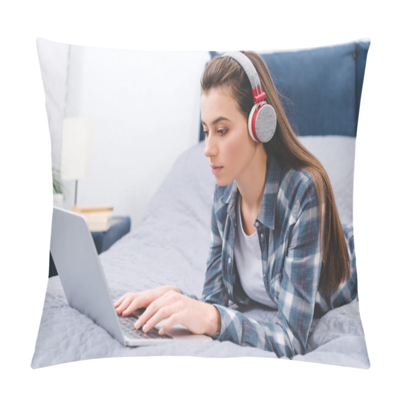 Personality  Beautiful Young Woman In Headphones Using Laptop And Lying On Bed Pillow Covers